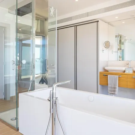 Ensuite Penthouse Panoramic Sea View With Jacuzzi Apartment