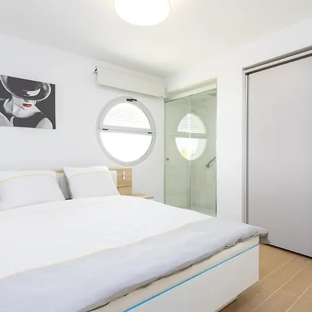 Ensuite Penthouse Panoramic Sea View With Jacuzzi Apartment